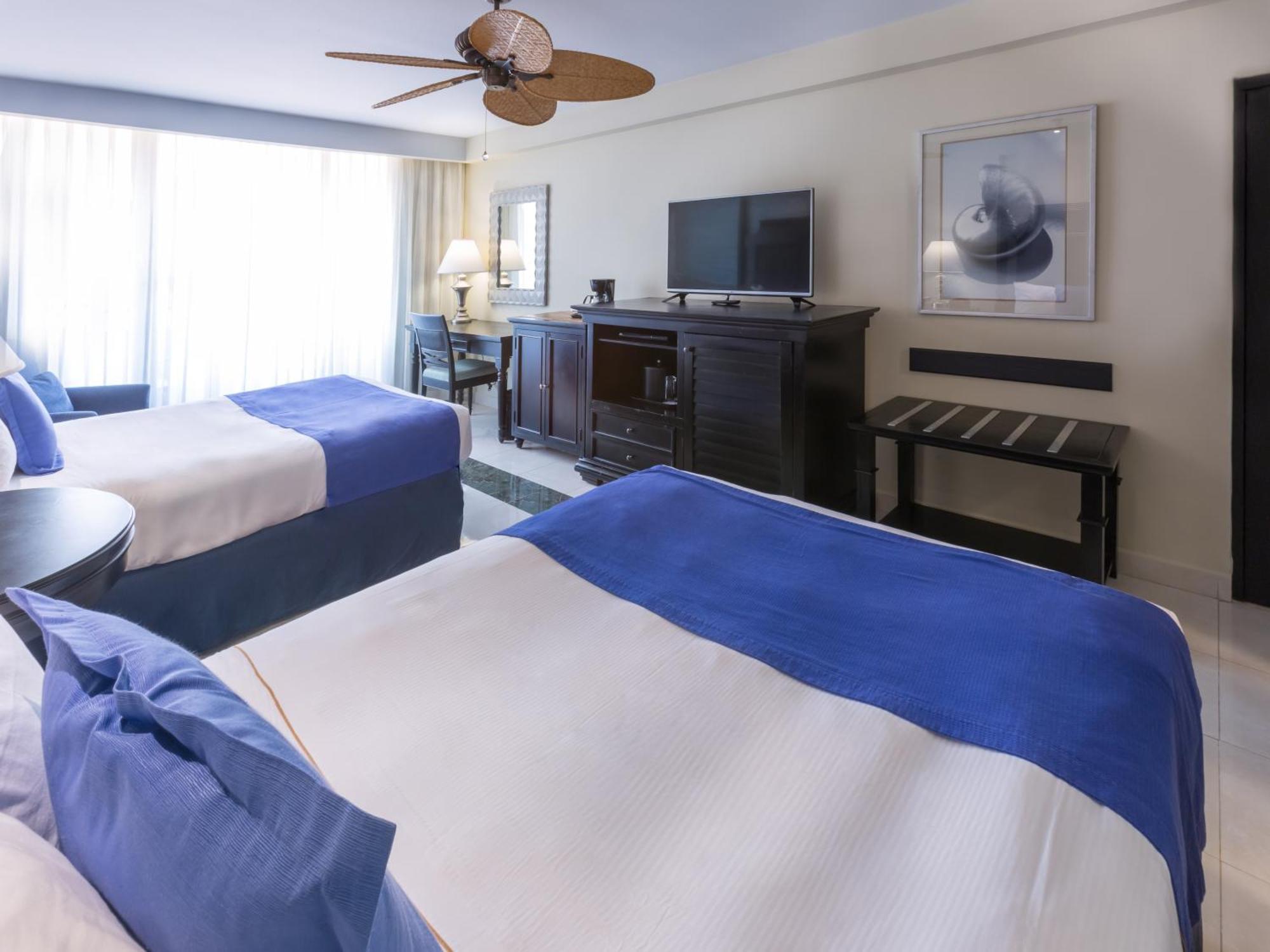 Deluxe Room with Lateral Ocean View