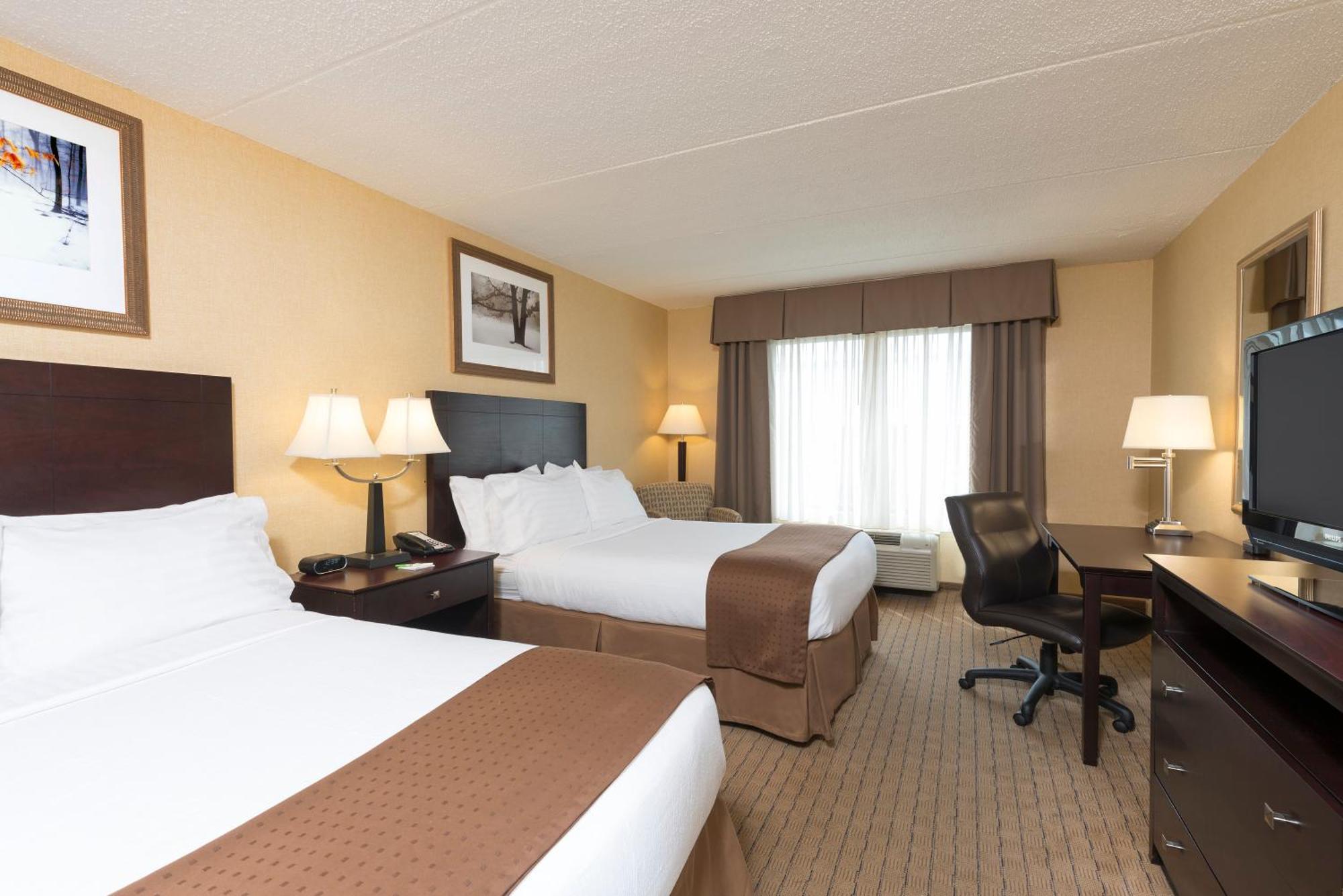 Standard Double Room with Two Double Beds