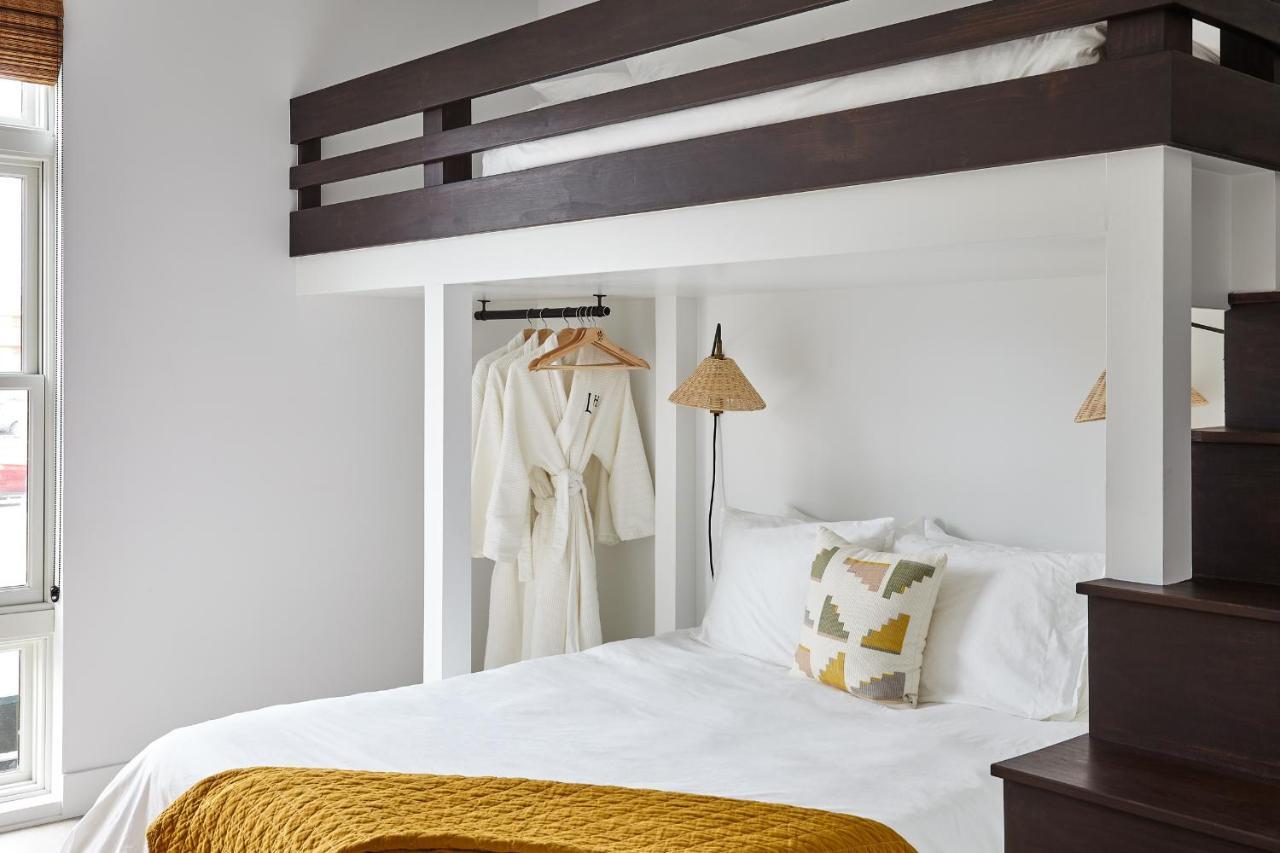 Two-Bedroom Apartment,941184610:JPEG