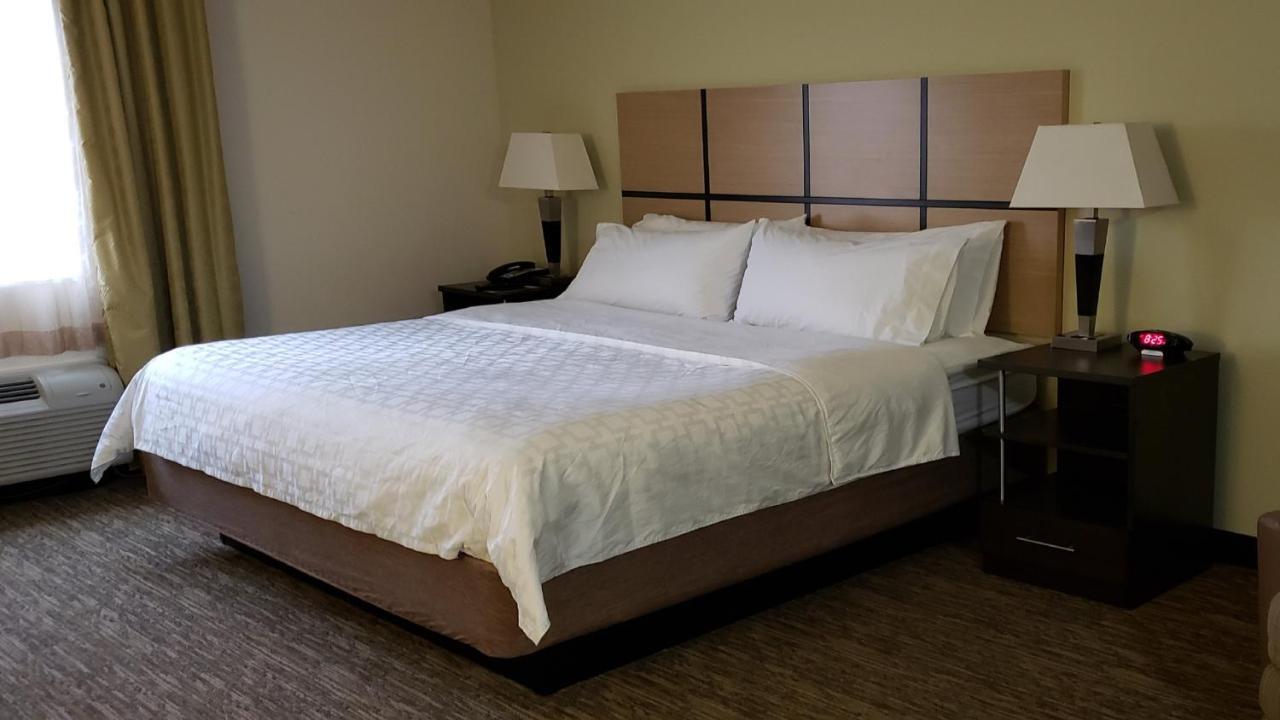 Queen Studio Suite - Mobility Access Tub/Non-Smoking