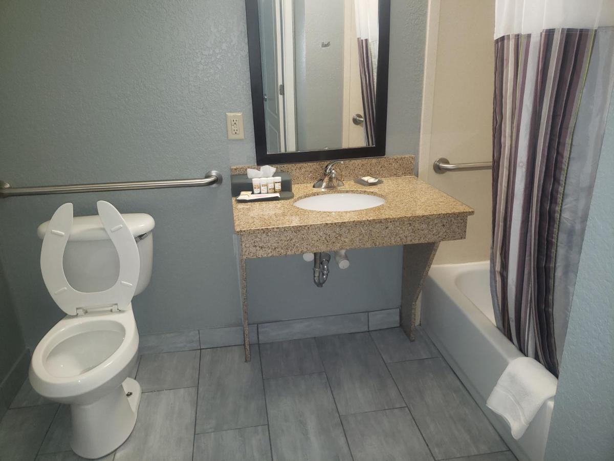Queen Room with Two Queen Beds - Non-Smoking,1275791899:JPEG