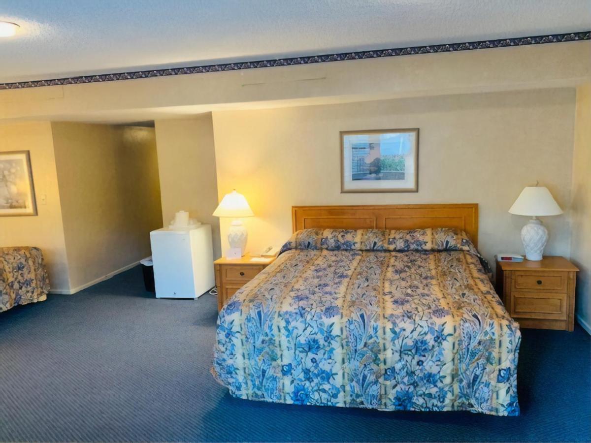 Family Room,944035198:JPEG