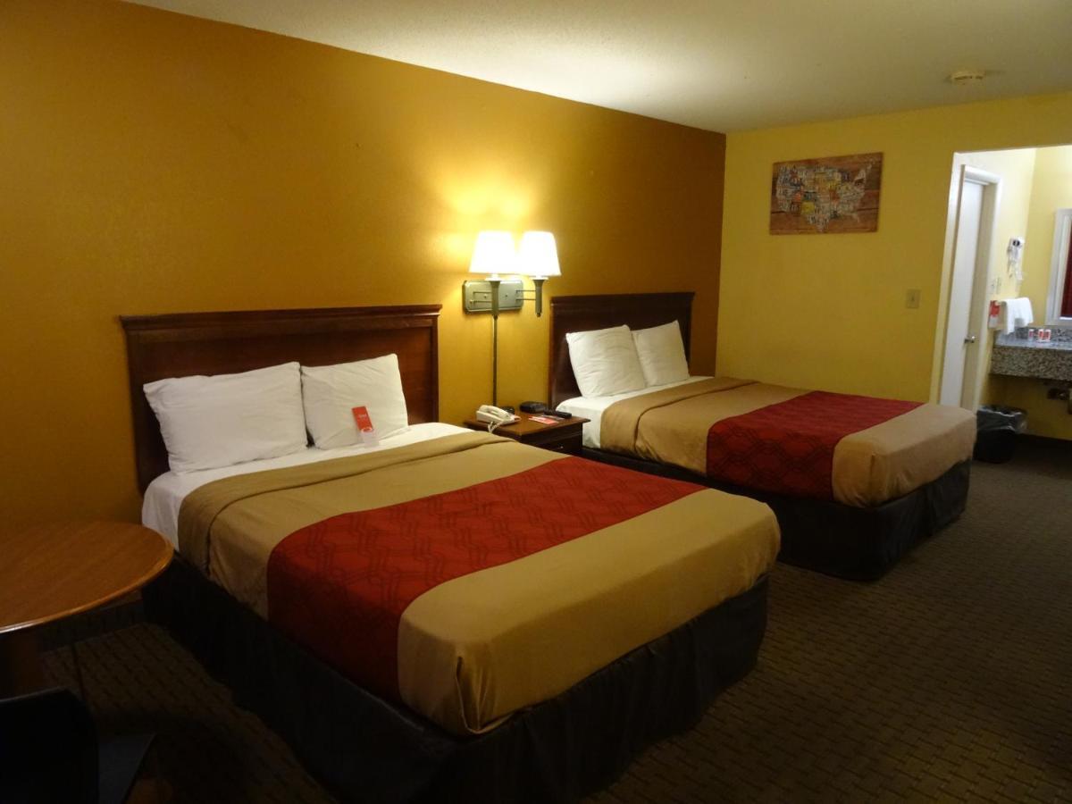 Queen Room with Two Queen Beds - Smoking