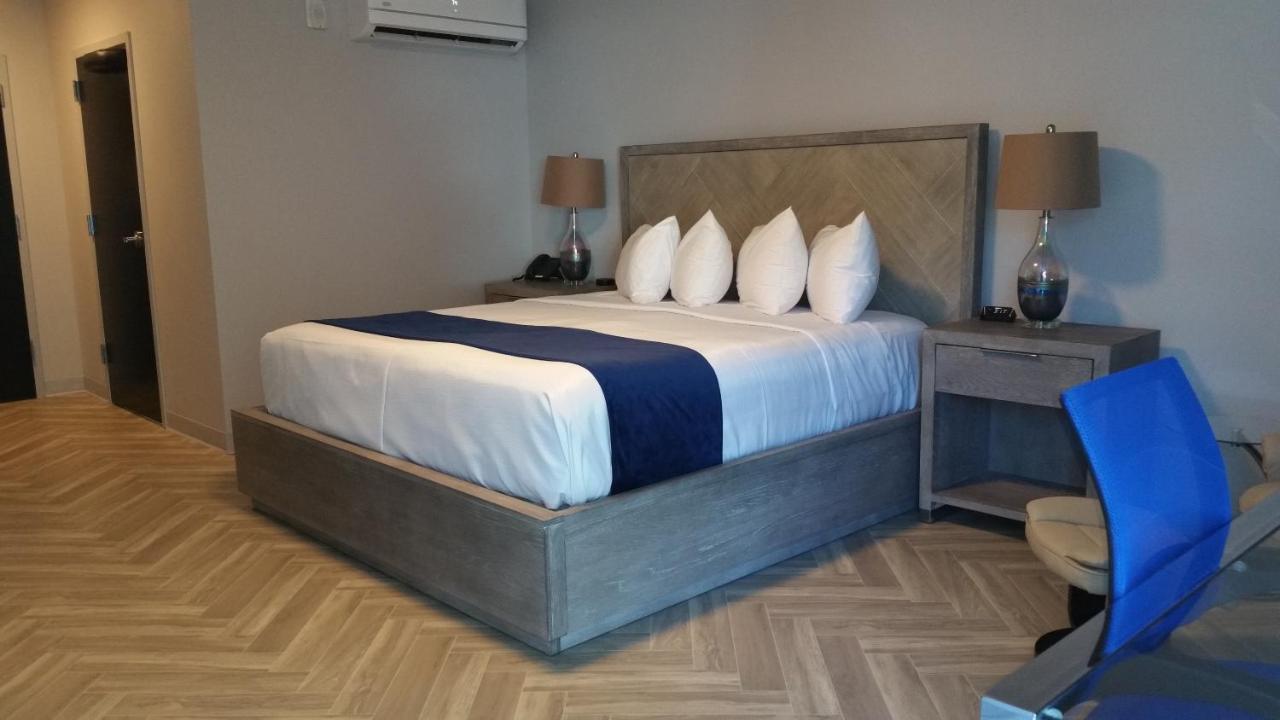 Luxury Room with King Bed,952331416:JPEG