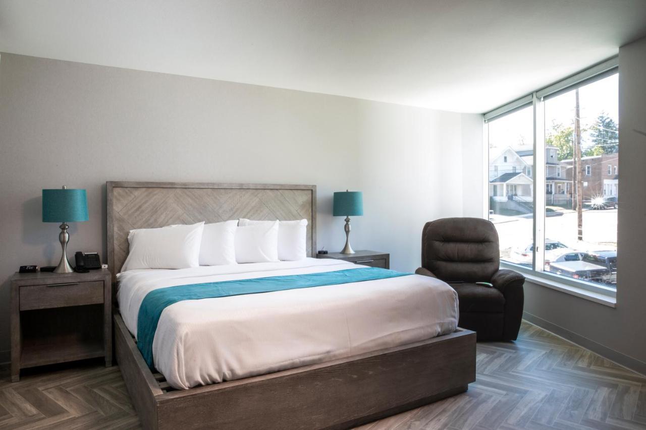 Handicap Accessible LUXURY Room with King Bed and a Power Lift Recliner,952365979:JPEG
