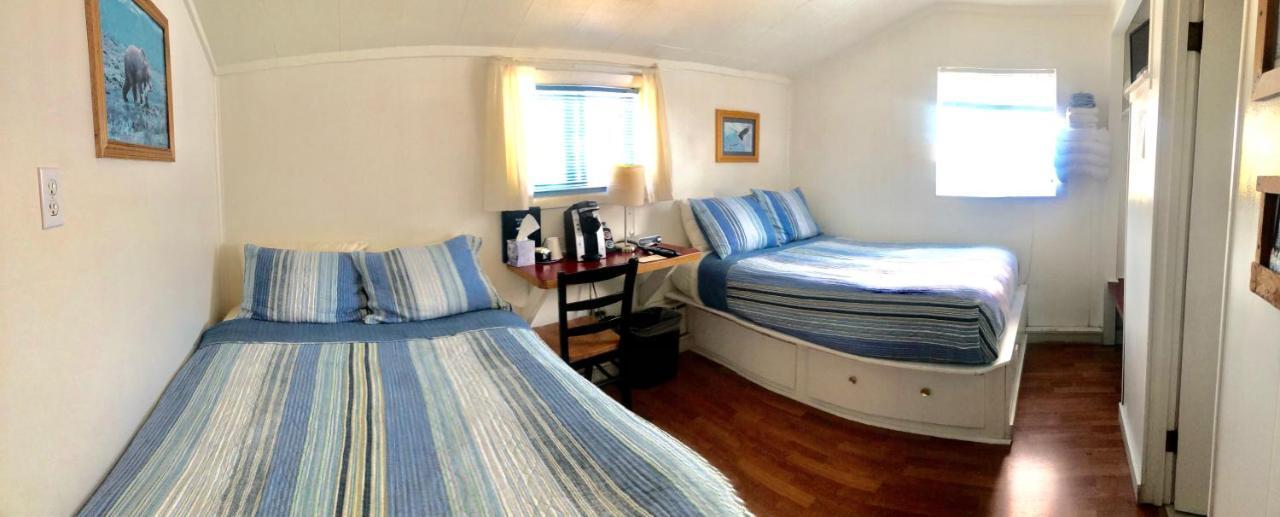 Inn - Standard Room #1 - 2 Double Beds (upstairs)