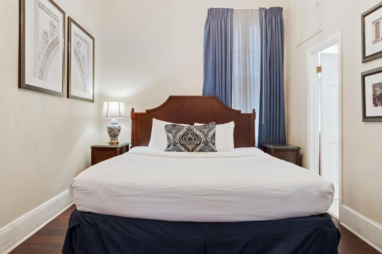 Petite Room with One Queen Bed