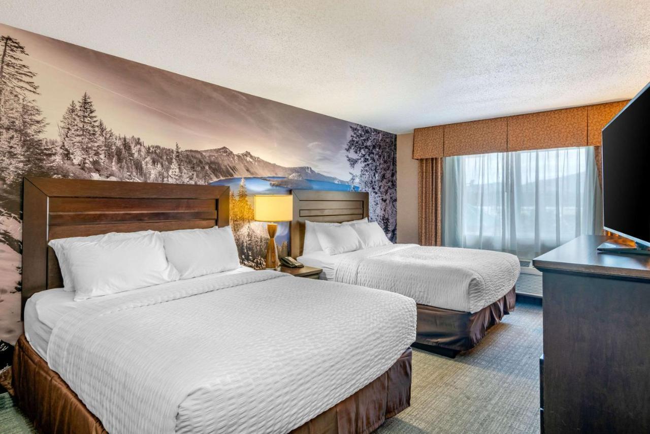Queen Room with Two Queen Beds - Non-Smoking