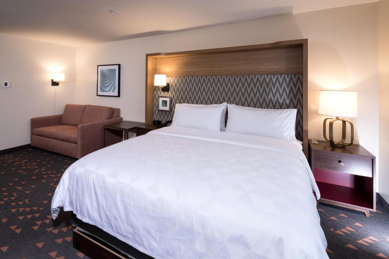King Room with Sofa Bed - Non-Smoking