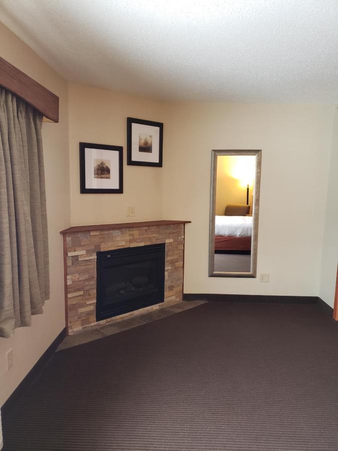 1 King Bed, One Bedroom, Suite, Non-Smoking,961515460:JPEG