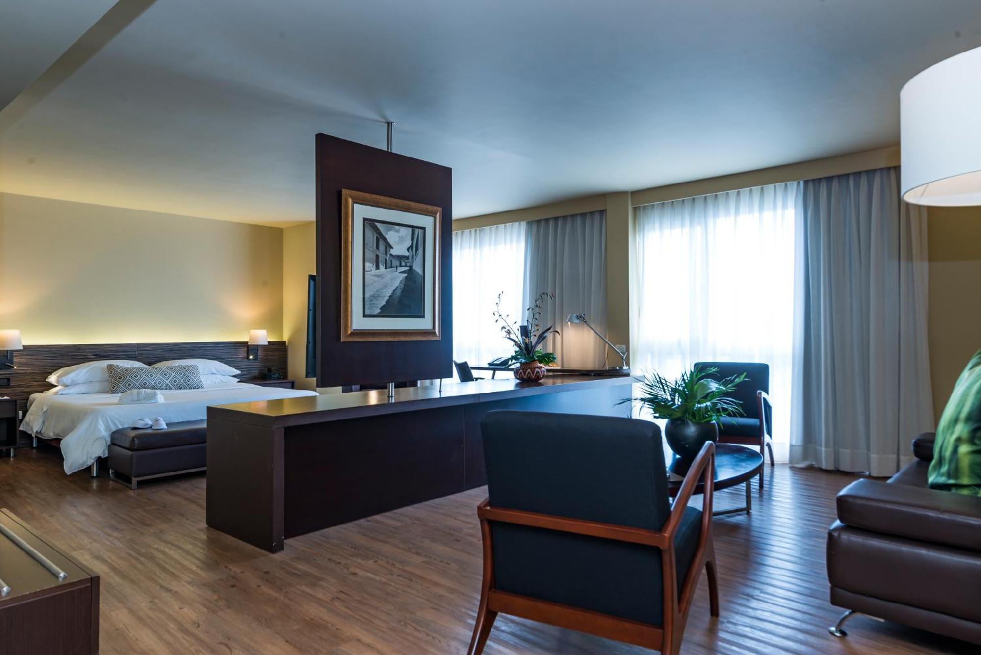 Suite,982378303:JPEG