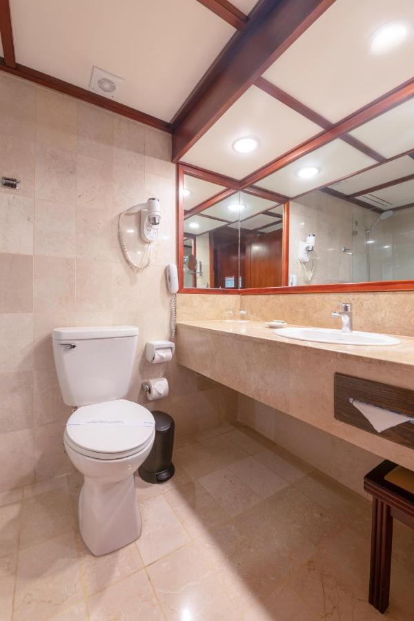 Master Suite - Lounge Access