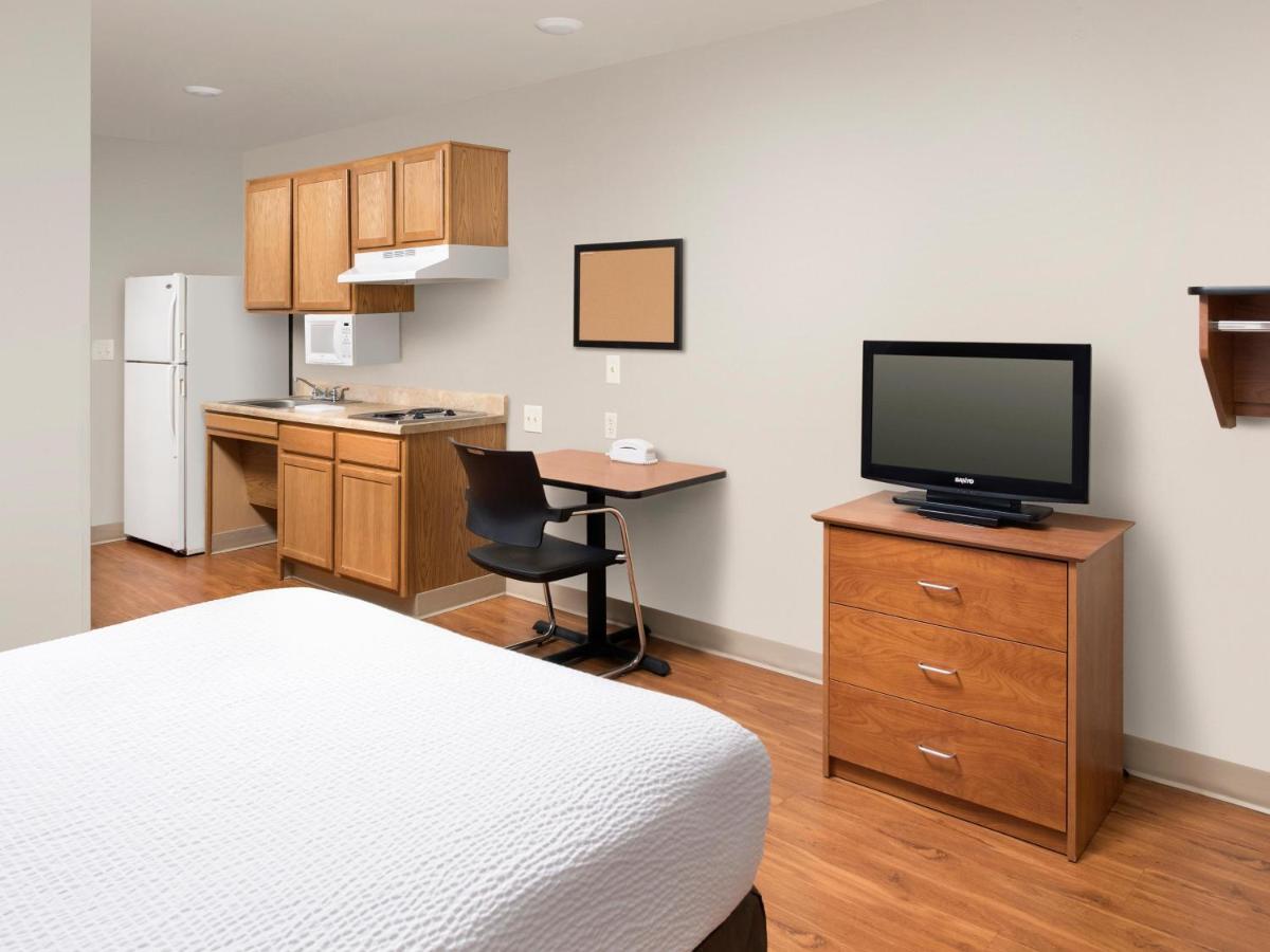 Queen Room  with Roll-In Shower - Disability Access/Non-Smoking