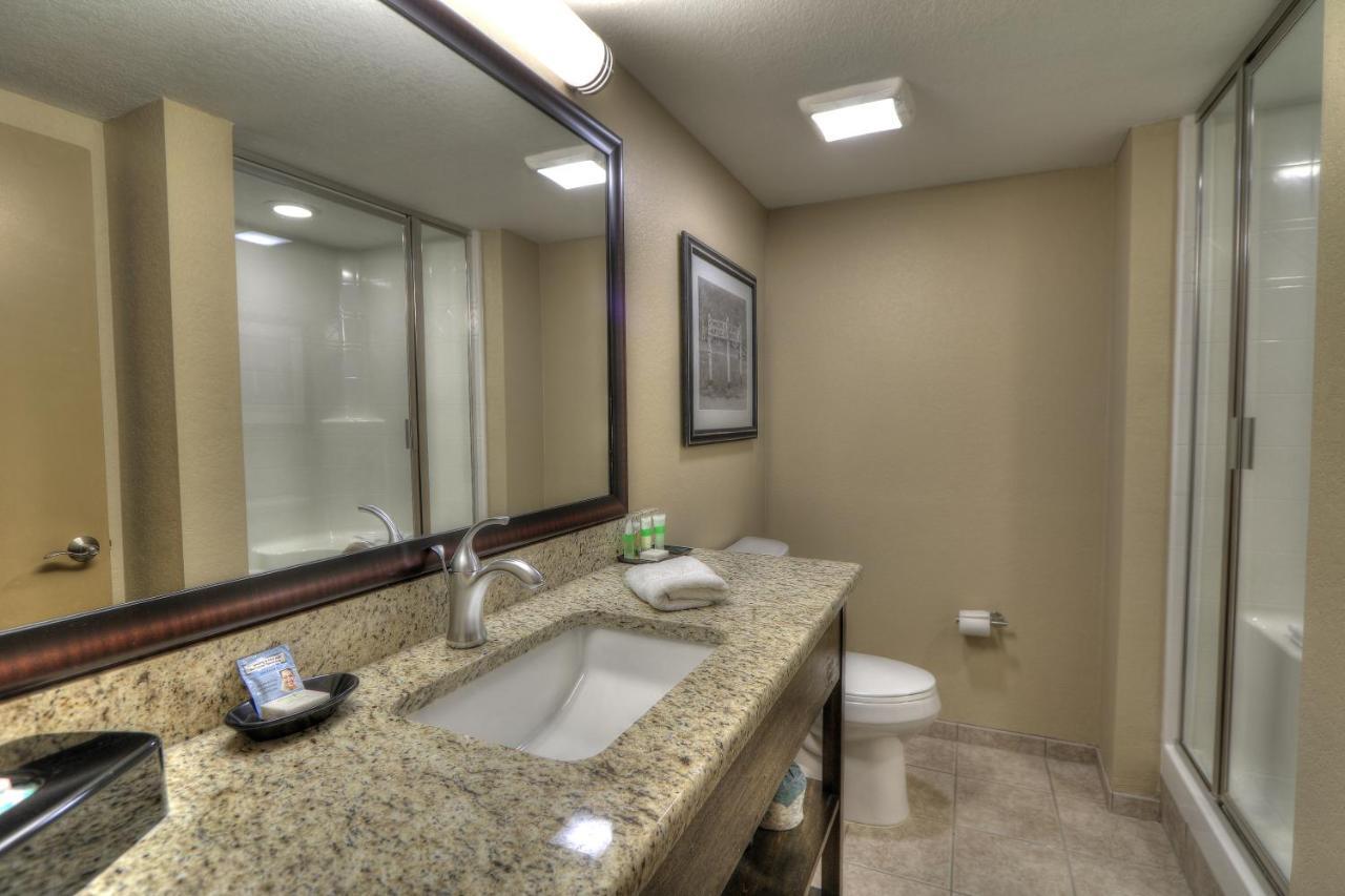 Queen Executive - Shower Only