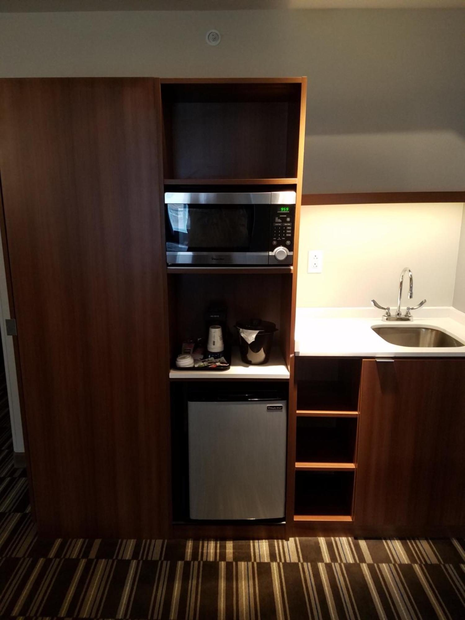 Queen Studio Suite - Non-Smoking,1284350722:JPEG