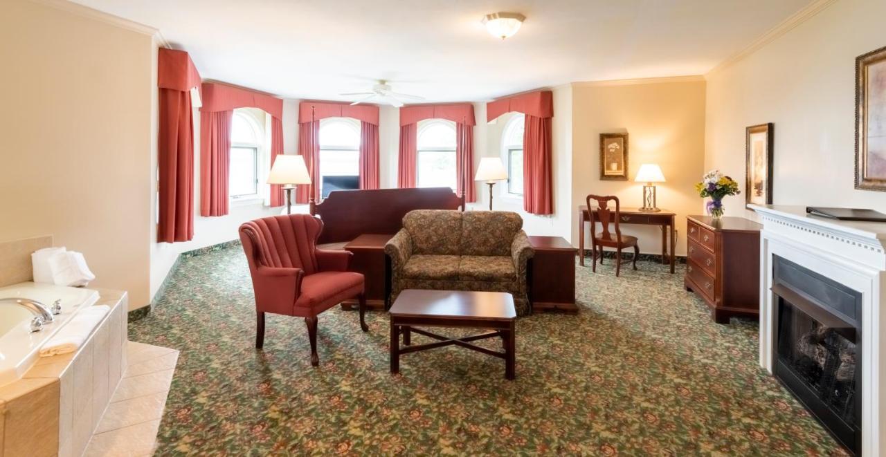 Queen Room with Spa Bath