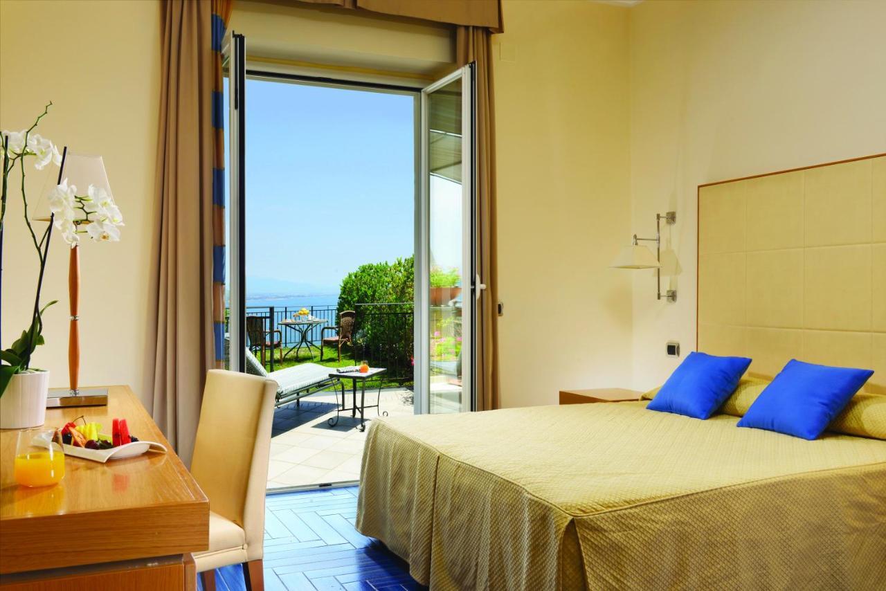 Deluxe Double Room with Sea View and Terrace