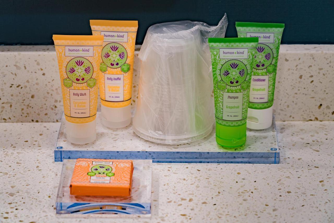 Deluxe Queen Room with Two Queen Beds and Balcony - Non-Smoking - Tower B,1243190020:JPEG