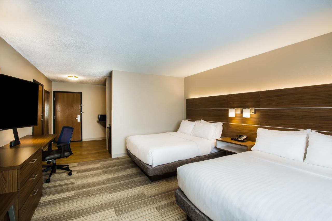 Standard Room with Two Queen Beds
