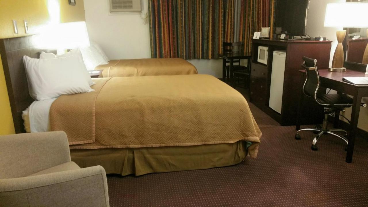 Queen Room with Two Queen Beds - Smoking