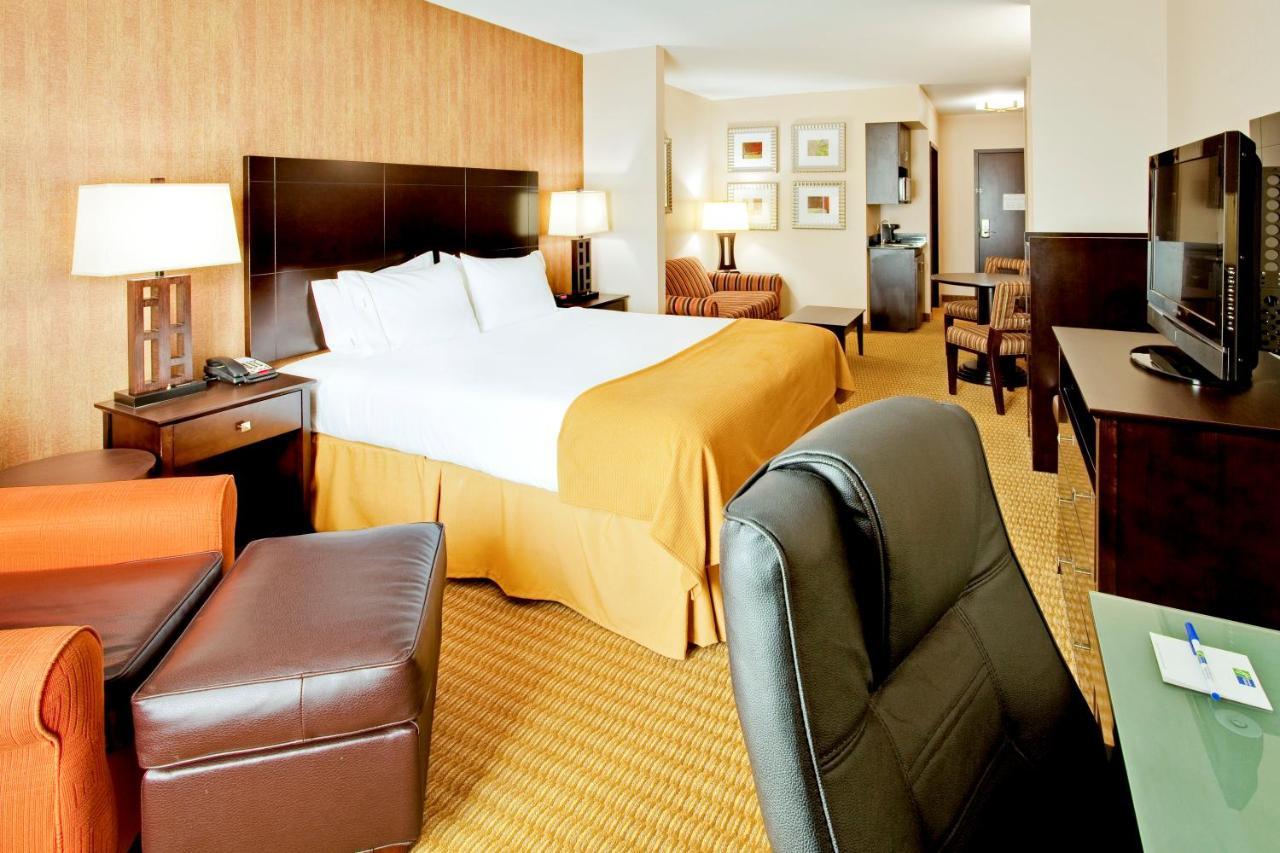 Queen Suite with Two Queen Beds