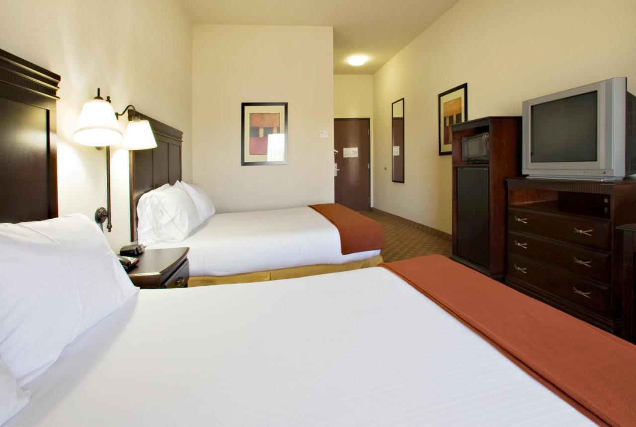 Standard Queen Room with Two Queen Beds