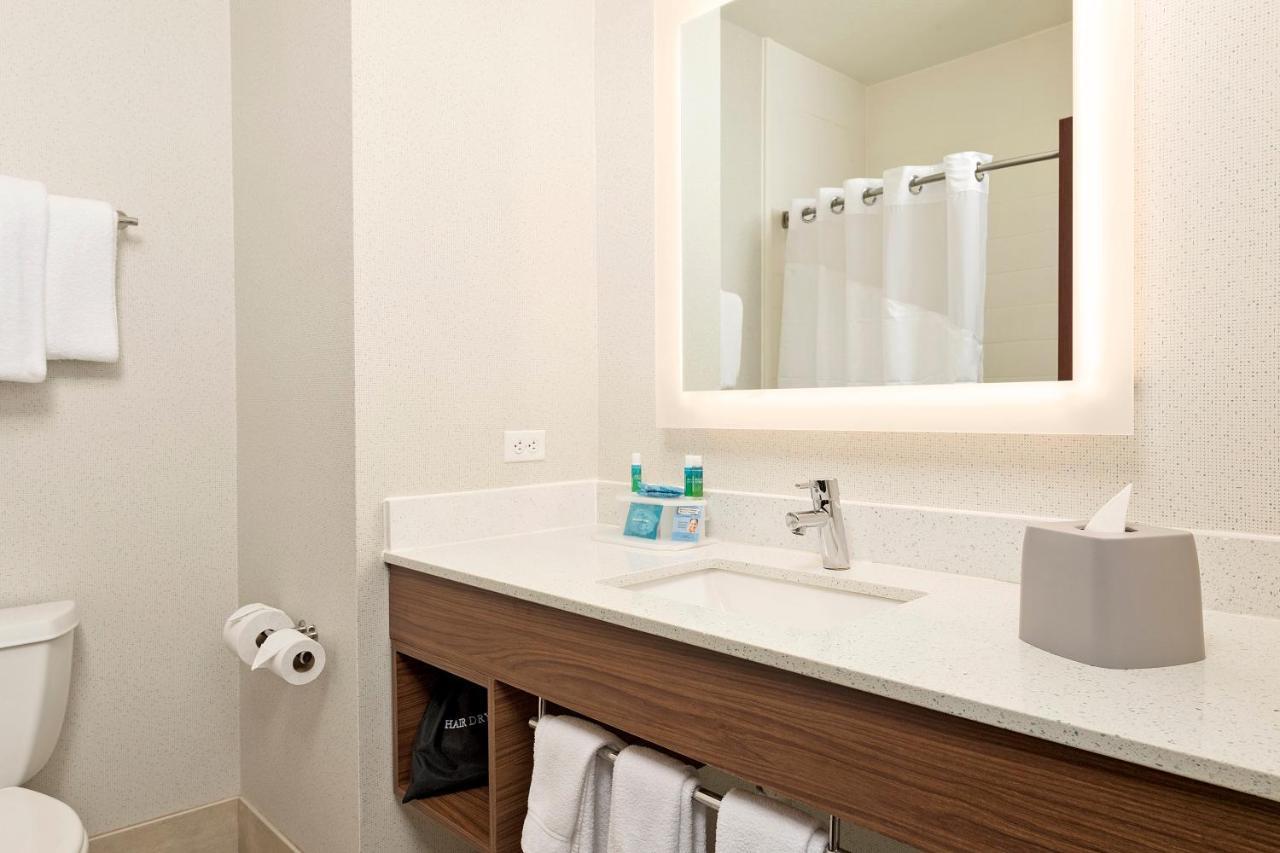 One-Bedroom King Suite with Living Area