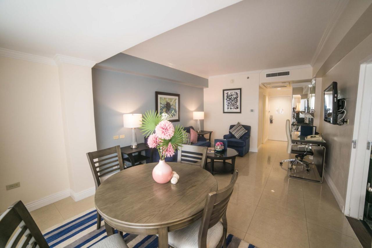 Deluxe 1-Bedroom Suite