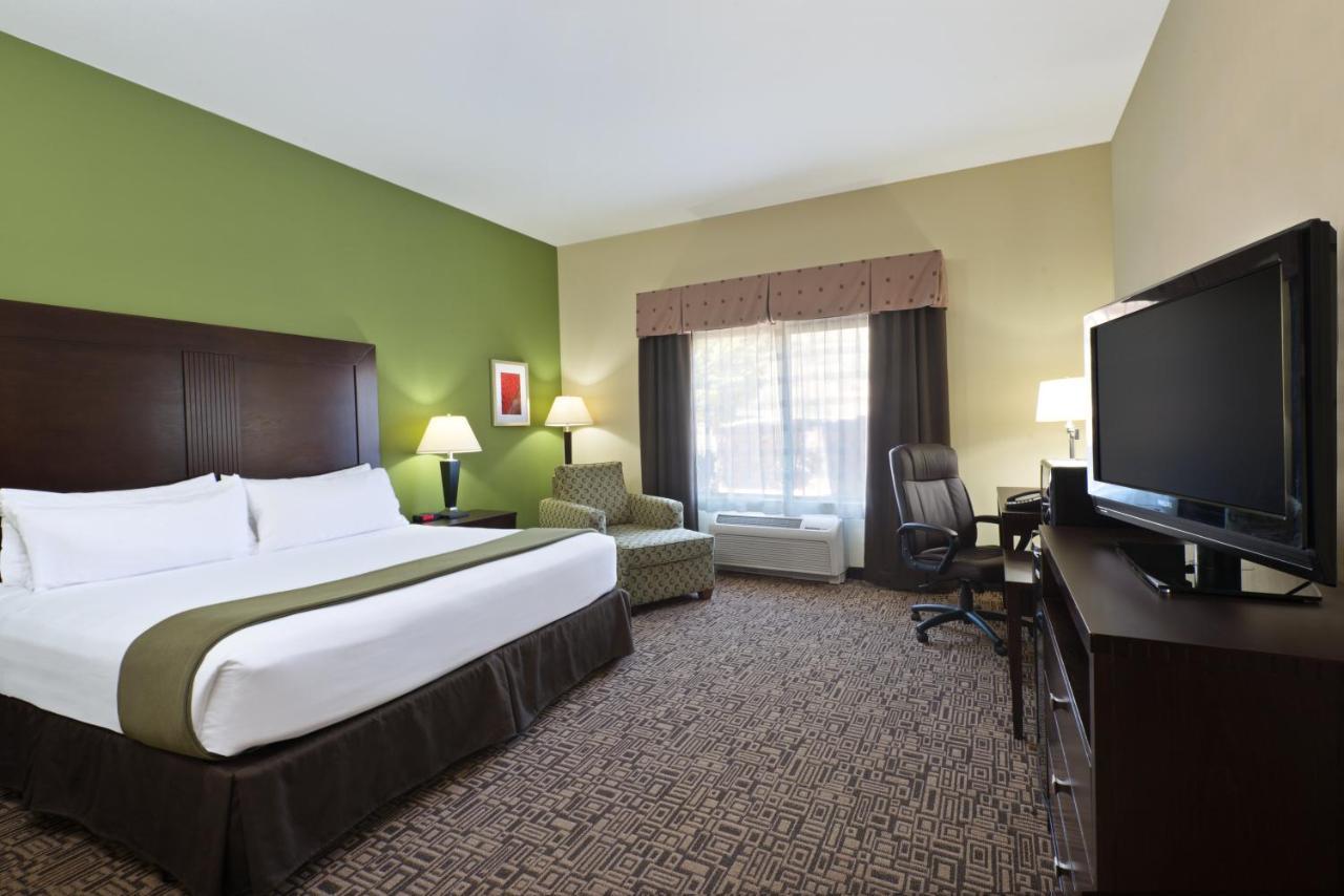 Standard King Room with Accessible Tub - Mobility Access