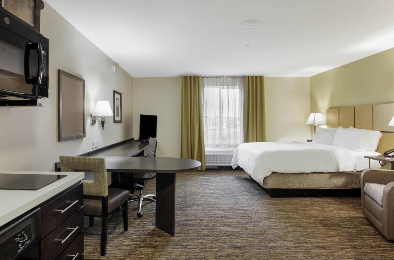 Studio King Suite - Communications Accessible