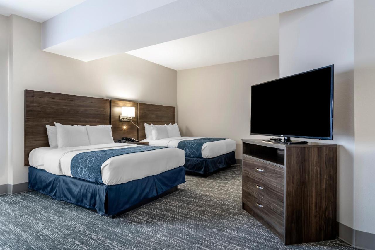 Queen Suite with Two Queen Beds - Non-Smoking,1284558859:JPEG
