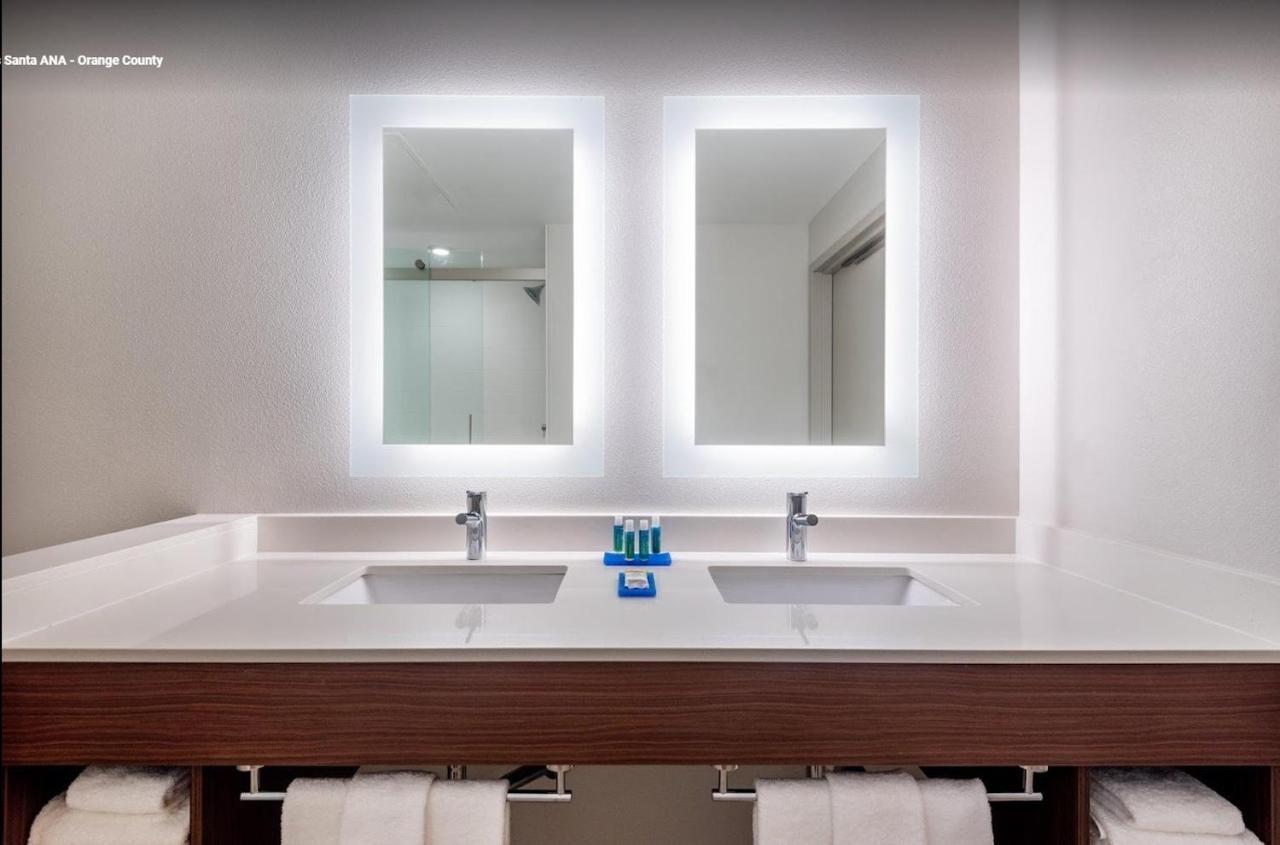 Deluxe King Room - Hearing Accessible