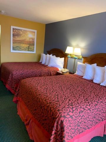 Queen Room with Two Queen Beds - Smoking