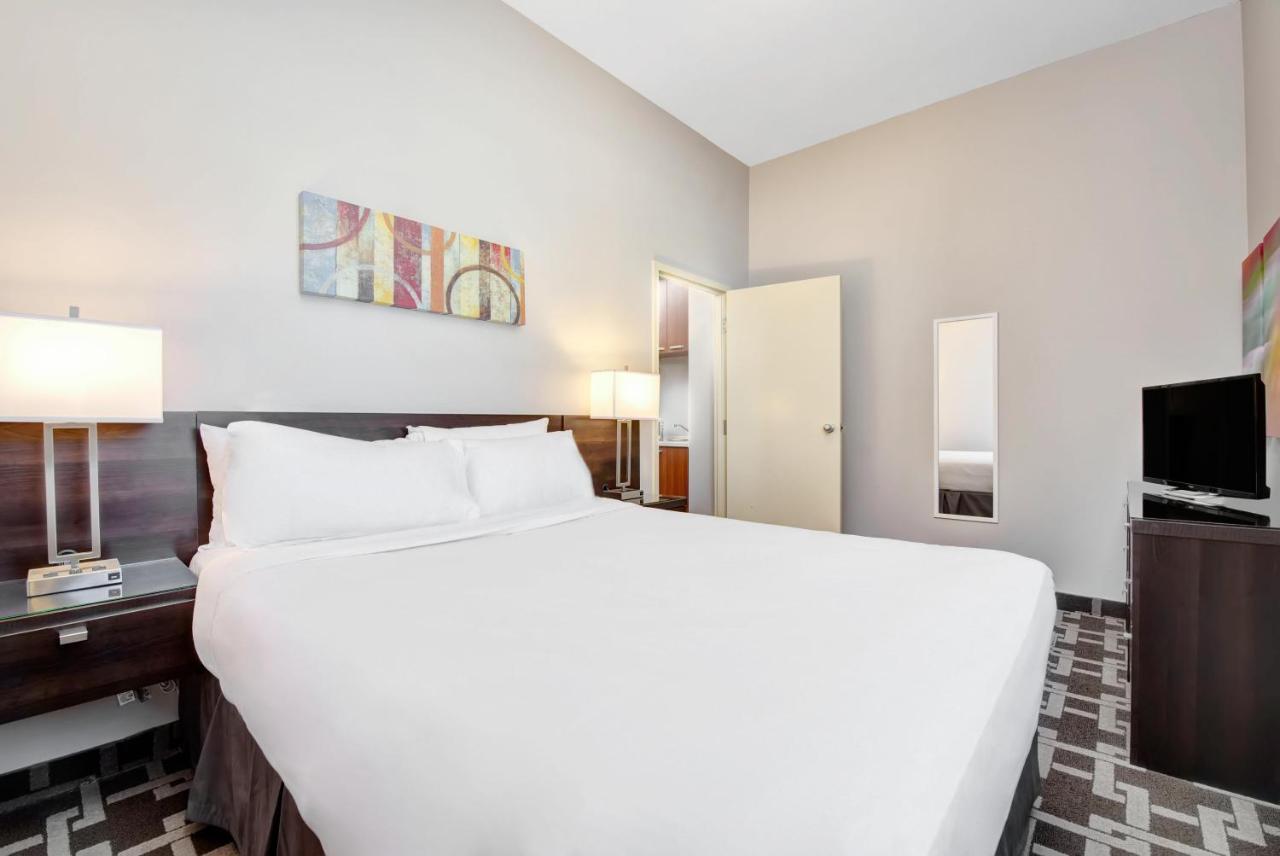 One-Bedroom Queen Suite with Sofa Bed