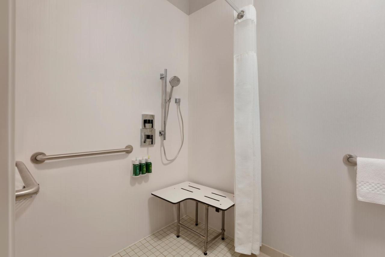 One-Bedroom King Suite with Courtyard View, Sofa Bed and Balcony - Hearing Accessible
