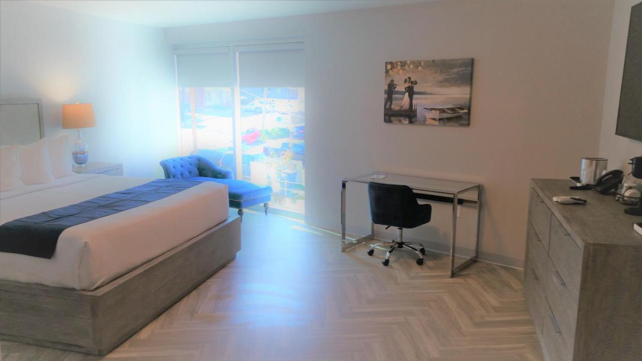 Superior Family Room,988379968:JPEG