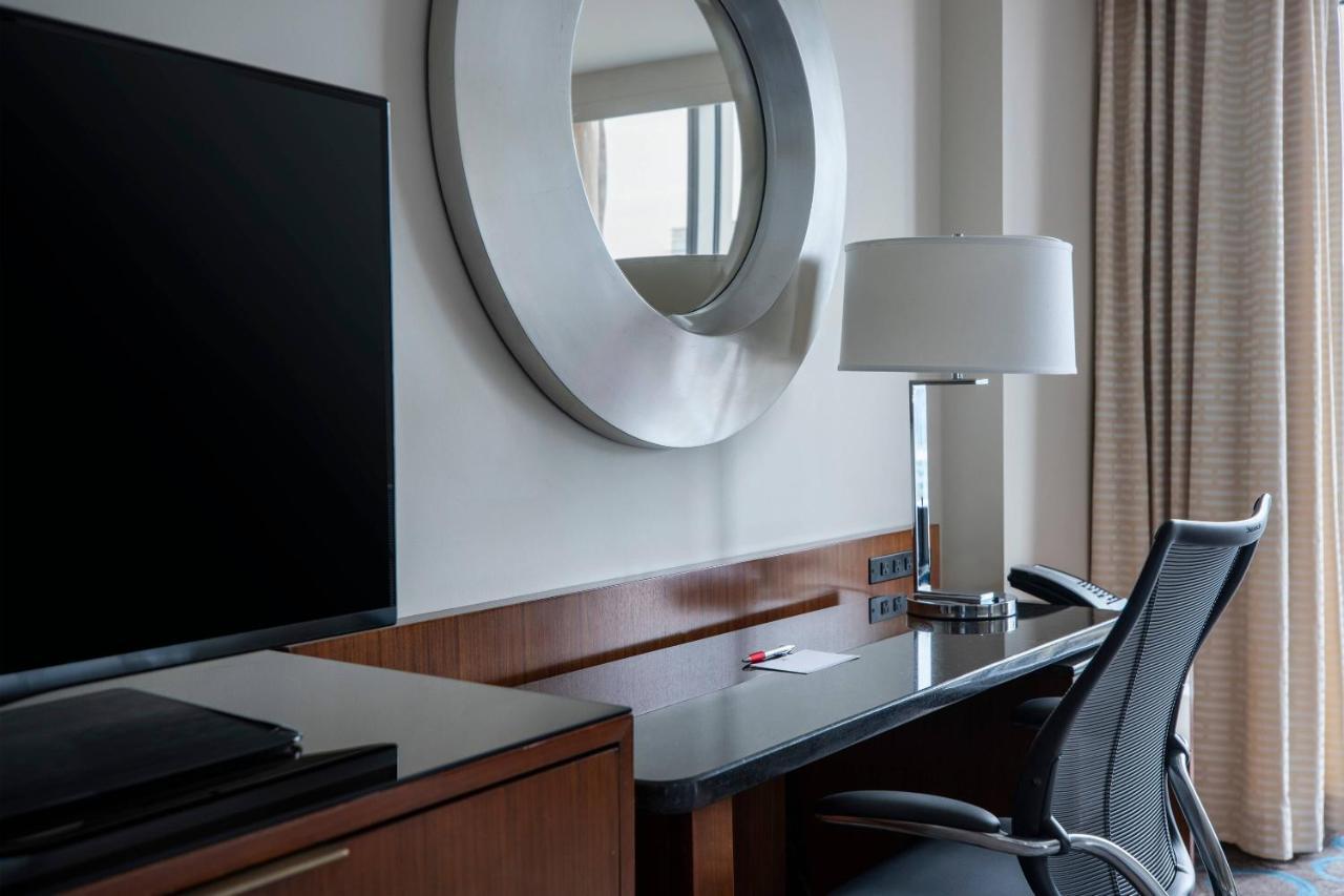 King Room with Atrium View - Hearing Accessible