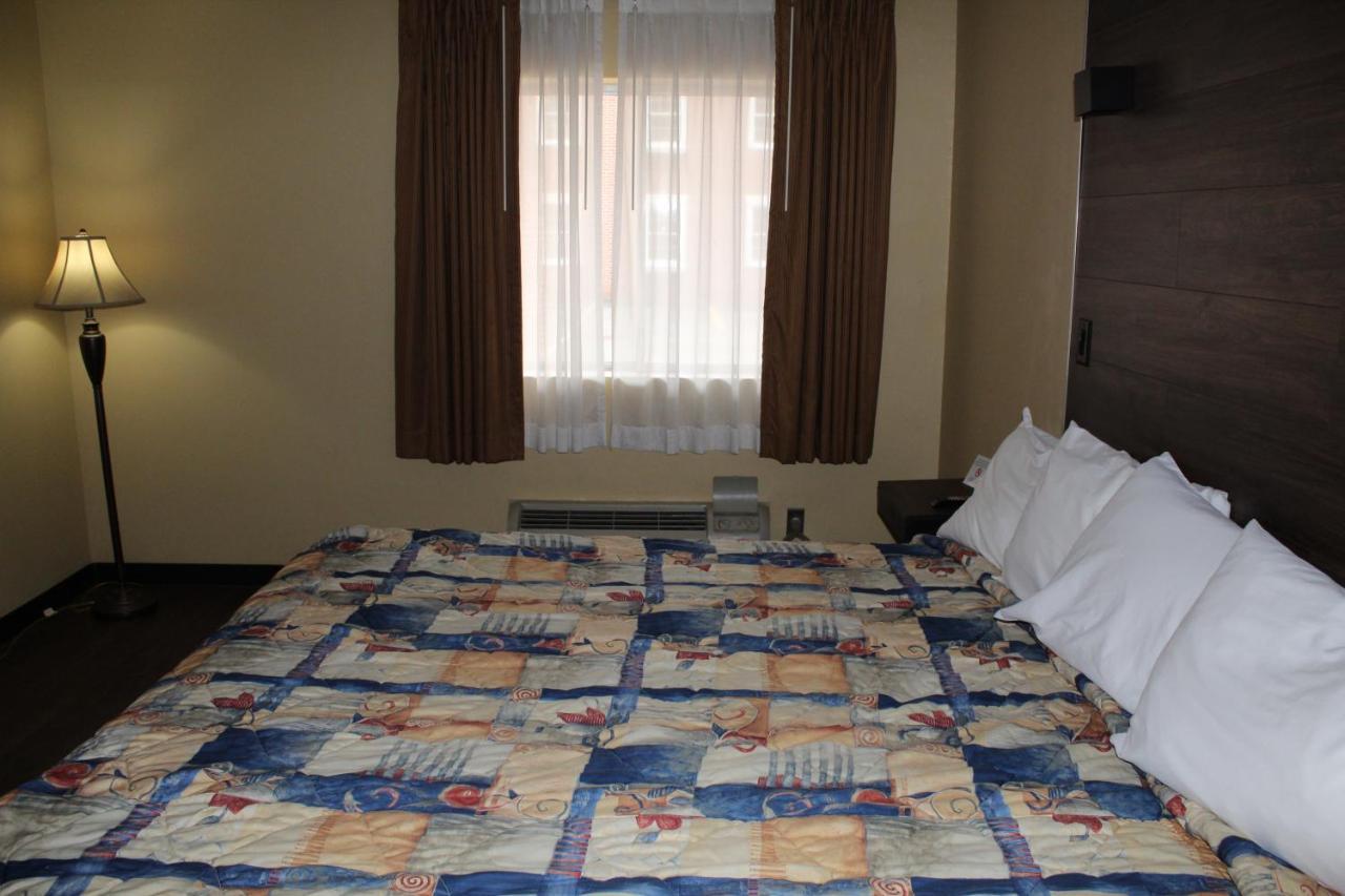 Standard Queen Room