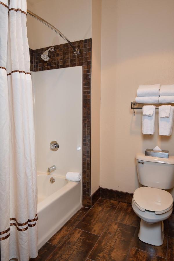 2 Queen Beds, Suite, River View, Non-Smoking