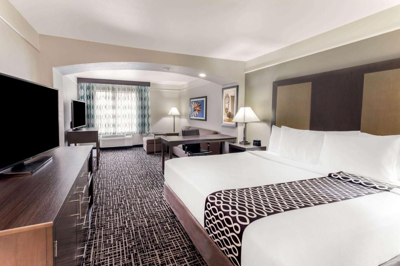 Deluxe Family Suite - Non-Smoking