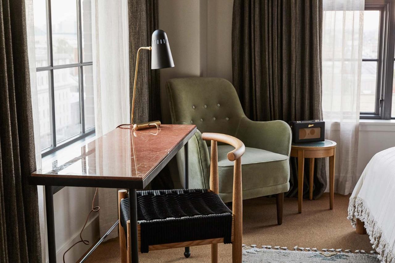 Roomy 2 Queen Beds,993579319:JPEG