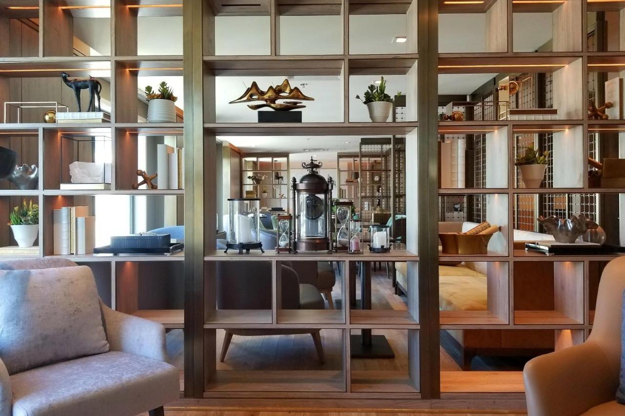 Club lounge access, Guest room, 2 Queen, Top floor