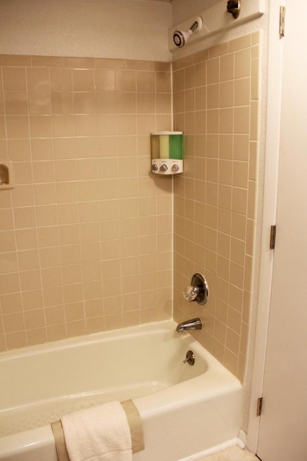 Standard Queen Room with Balcony,993723334:JPEG