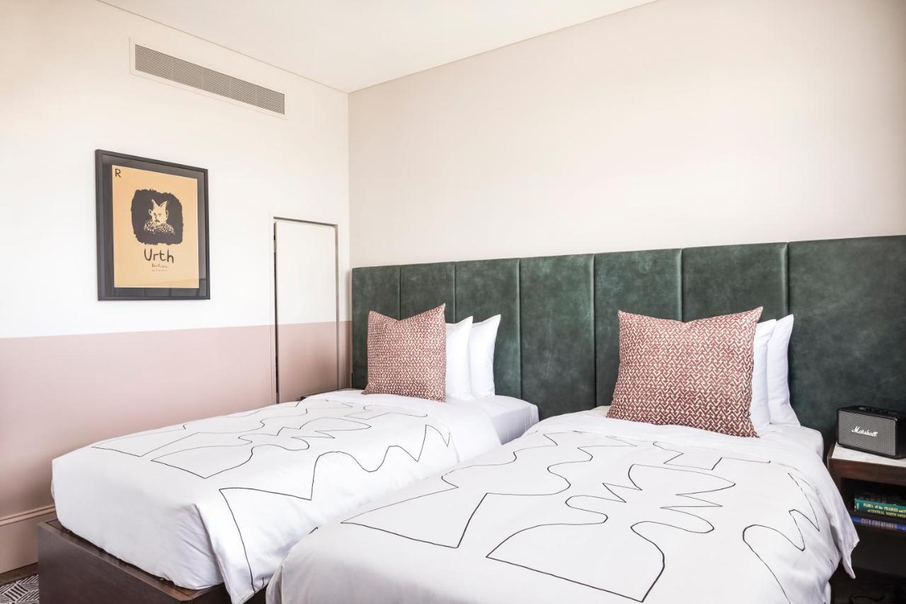 Cosy Room with 2 twin Beds,994115644:JPEG