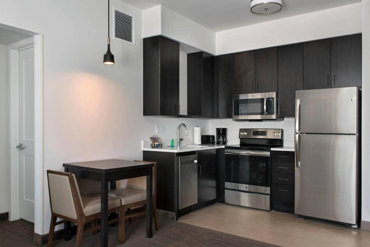 1 Bedroom Suite, 1 King, Sofa bed,997853700:JPEG