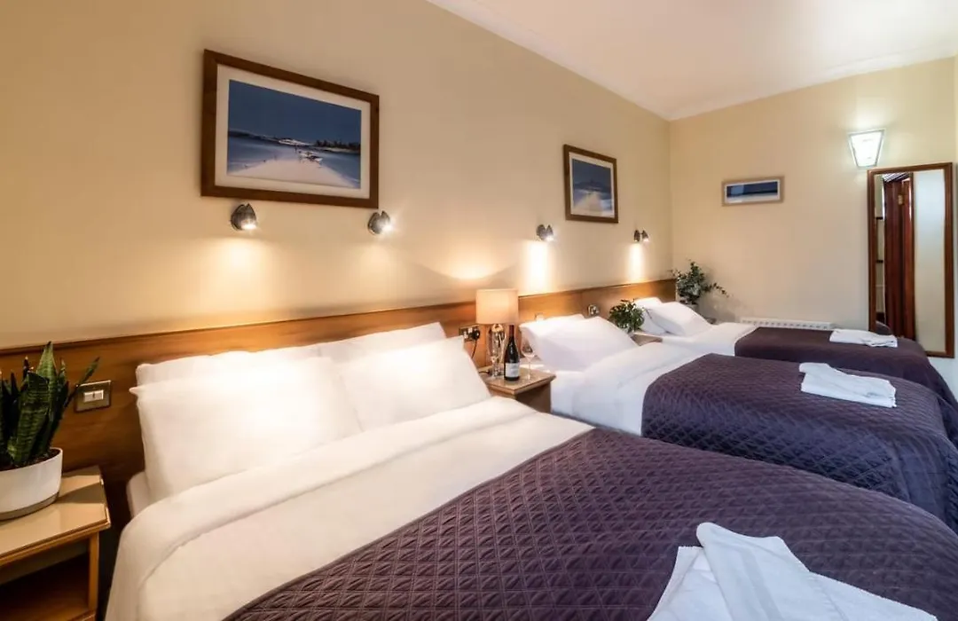 Holiday Hotel-1