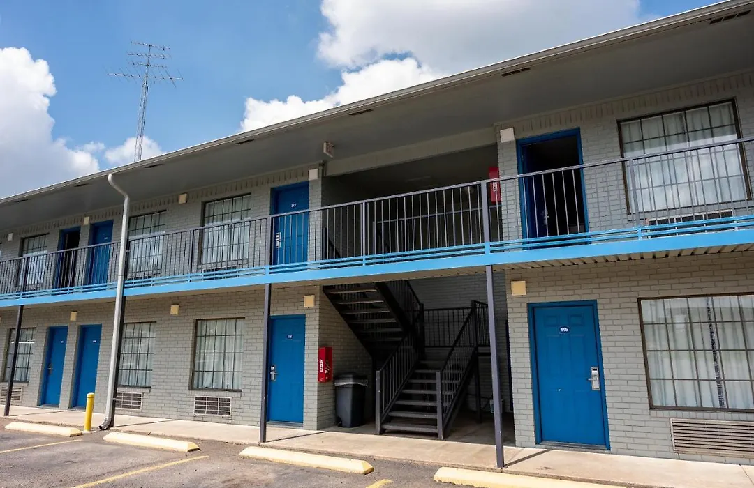 American Inn & Suites Russellville-1