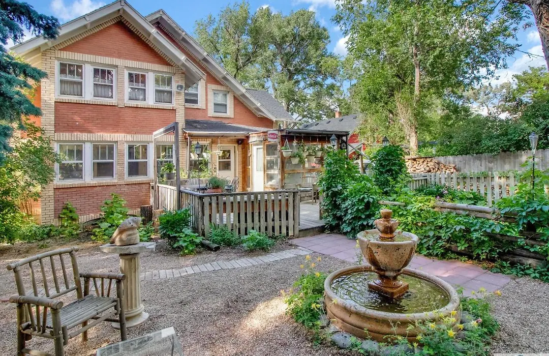 Robins Nest Bed & Breakfast-1