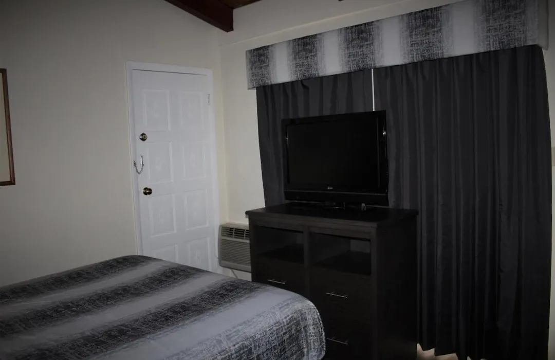 Lamplighter Inn-1