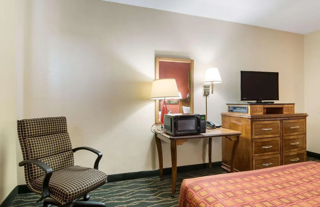 Rodeway Inn Wormleysburg - Harrisburg-1